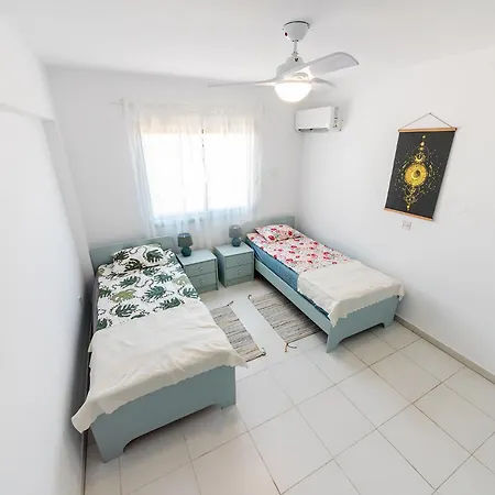 Trinidad 2-a Paralimni